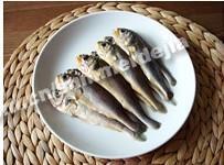 小鱼贴饼子怎么做，小鱼贴饼子怎么做好吃，小鱼贴饼子做法