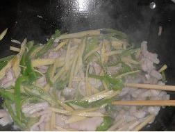 鱼丝笋丝菜椒丝怎么做，鱼丝笋丝菜椒丝怎么做好吃，鱼丝笋丝菜椒丝做法