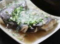 葱油鸦片鱼头怎么做，葱油鸦片鱼头怎么做好吃，葱油鸦片鱼头做法