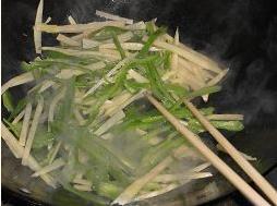 鱼丝笋丝菜椒丝怎么做，鱼丝笋丝菜椒丝怎么做好吃，鱼丝笋丝菜椒丝做法