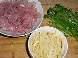 鱼丝笋丝菜椒丝怎么做，鱼丝笋丝菜椒丝怎么做好吃，鱼丝笋丝菜椒丝做法