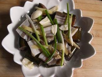 咸肉煮黄鳝怎么做，咸肉煮黄鳝怎么做好吃，咸肉煮黄鳝做法