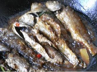 油爆小黄鱼怎么做，油爆小黄鱼怎么做好吃，油爆小黄鱼做法