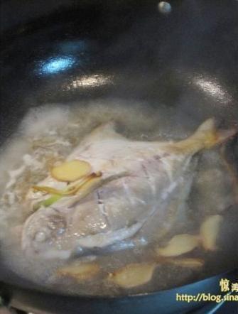 葱香鲳鱼怎么做，葱香鲳鱼怎么做好吃，葱香鲳鱼做法