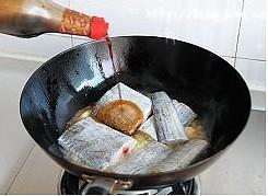 韭菜烧带鱼怎么做，韭菜烧带鱼怎么做好吃，韭菜烧带鱼做法
