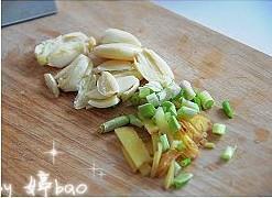 韭菜烧带鱼怎么做，韭菜烧带鱼怎么做好吃，韭菜烧带鱼做法