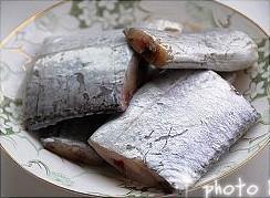 韭菜烧带鱼怎么做，韭菜烧带鱼怎么做好吃，韭菜烧带鱼做法