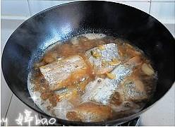 韭菜烧带鱼怎么做，韭菜烧带鱼怎么做好吃，韭菜烧带鱼做法