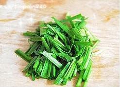 韭菜烧带鱼怎么做，韭菜烧带鱼怎么做好吃，韭菜烧带鱼做法