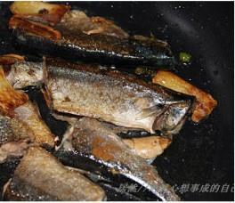 盐煎秋刀鱼怎么做，盐煎秋刀鱼怎么做好吃，盐煎秋刀鱼做法