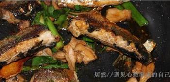 盐煎秋刀鱼怎么做，盐煎秋刀鱼怎么做好吃，盐煎秋刀鱼做法