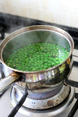 青豆鱼籽煲怎么做，青豆鱼籽煲怎么做好吃，青豆鱼籽煲做法