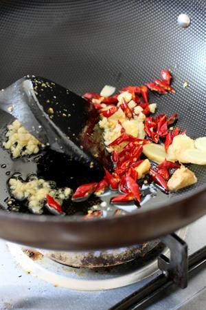 青豆鱼籽煲怎么做，青豆鱼籽煲怎么做好吃，青豆鱼籽煲做法