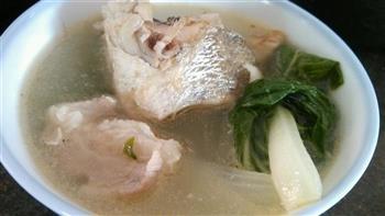 黄花鱼瘦肉白菜汤怎么做，黄花鱼瘦肉白菜汤怎么做好吃，黄花鱼瘦肉白菜汤做法
