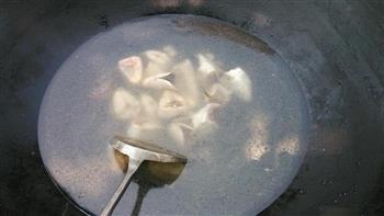 黄花鱼瘦肉白菜汤怎么做，黄花鱼瘦肉白菜汤怎么做好吃，黄花鱼瘦肉白菜汤做法
