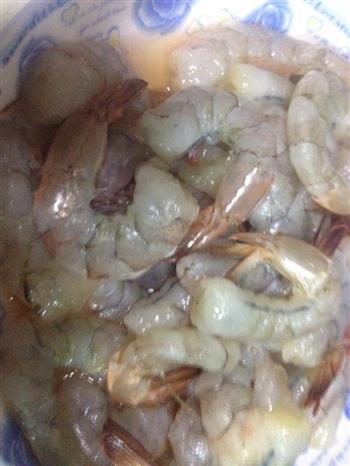 蒜茸粉丝蒸虾怎么做，蒜茸粉丝蒸虾怎么做好吃，蒜茸粉丝蒸虾做法