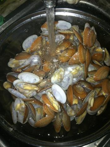 姜葱蒜炒花甲怎么做，姜葱蒜炒花甲怎么做好吃，姜葱蒜炒花甲做法