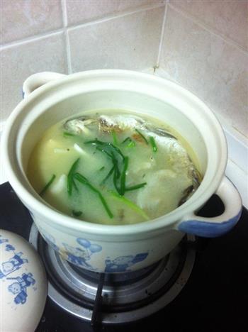 豆腐菌菇鲫鱼汤怎么做，豆腐菌菇鲫鱼汤怎么做好吃，豆腐菌菇鲫鱼汤做法