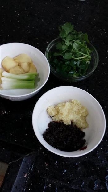 蒜蓉豆鼓蒸鳊鱼怎么做，蒜蓉豆鼓蒸鳊鱼怎么做好吃，蒜蓉豆鼓蒸鳊鱼做法