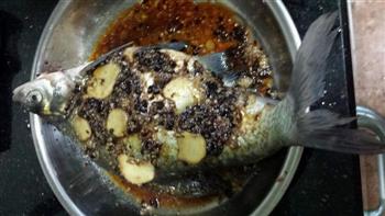 蒜蓉豆鼓蒸鳊鱼怎么做，蒜蓉豆鼓蒸鳊鱼怎么做好吃，蒜蓉豆鼓蒸鳊鱼做法
