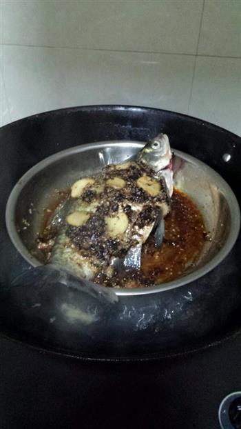 蒜蓉豆鼓蒸鳊鱼怎么做，蒜蓉豆鼓蒸鳊鱼怎么做好吃，蒜蓉豆鼓蒸鳊鱼做法