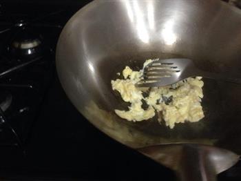 金枪鱼咖喱炒饭怎么做，金枪鱼咖喱炒饭怎么做好吃，金枪鱼咖喱炒饭做法