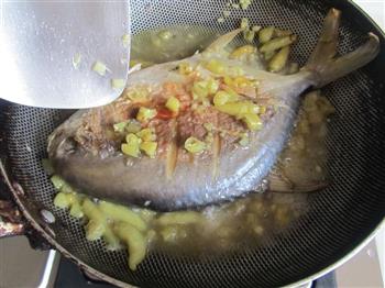 泡椒金鲳鱼怎么做，泡椒金鲳鱼怎么做好吃，泡椒金鲳鱼做法