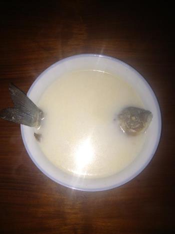 鲜香奶白鲫鱼汤怎么做，鲜香奶白鲫鱼汤怎么做好吃，鲜香奶白鲫鱼汤做法