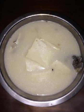 鲜香奶白鲫鱼汤怎么做，鲜香奶白鲫鱼汤怎么做好吃，鲜香奶白鲫鱼汤做法