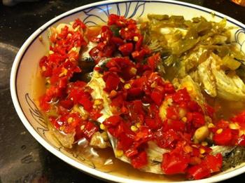 鸳鸯剁椒蒸鱼头怎么做，鸳鸯剁椒蒸鱼头怎么做好吃，鸳鸯剁椒蒸鱼头做法
