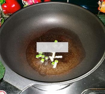牛丸木耳炖粉条怎么做，牛丸木耳炖粉条怎么做好吃，牛丸木耳炖粉条做法