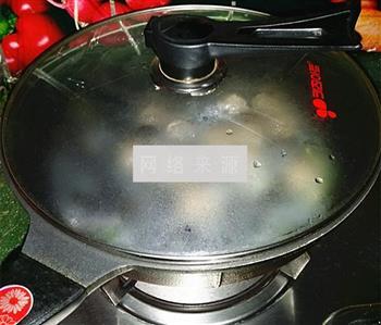 牛丸木耳炖粉条怎么做，牛丸木耳炖粉条怎么做好吃，牛丸木耳炖粉条做法