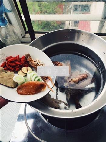 当归鸭架汤怎么做，当归鸭架汤怎么做好吃，当归鸭架汤做法