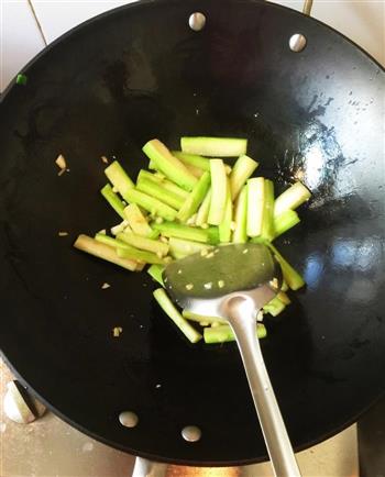 丝瓜瘦肉蛋花汤怎么做，丝瓜瘦肉蛋花汤怎么做好吃，丝瓜瘦肉蛋花汤做法