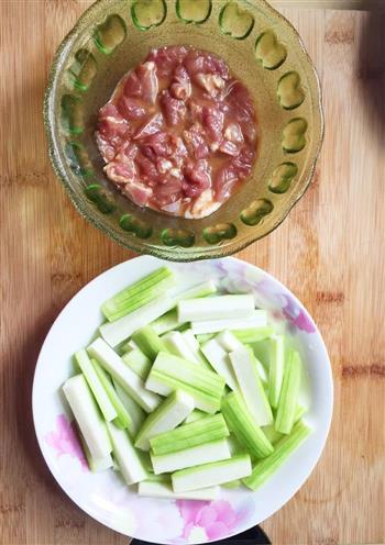 丝瓜瘦肉蛋花汤怎么做，丝瓜瘦肉蛋花汤怎么做好吃，丝瓜瘦肉蛋花汤做法
