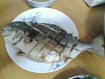 香煎金鯧鱼怎么做，香煎金鯧鱼怎么做好吃，香煎金鯧鱼做法