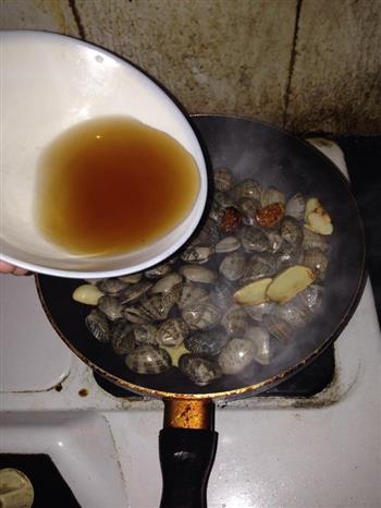 酒蒸花蛤怎么做，酒蒸花蛤怎么做好吃，酒蒸花蛤做法