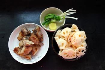 润肺去燥-莲藕排骨汤怎么做，润肺去燥-莲藕排骨汤怎么做好吃，润肺去燥-莲藕排骨汤做法