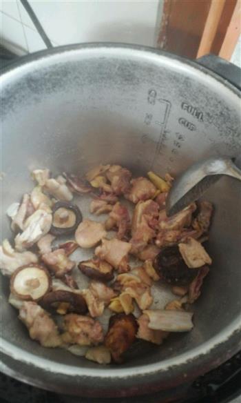 墨鱼香菇老鸡汤怎么做，墨鱼香菇老鸡汤怎么做好吃，墨鱼香菇老鸡汤做法