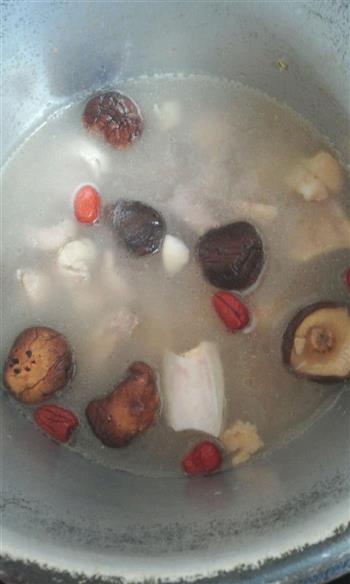 墨鱼香菇老鸡汤怎么做，墨鱼香菇老鸡汤怎么做好吃，墨鱼香菇老鸡汤做法