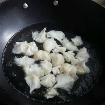 参芪猴菇炖乳鸽怎么做，参芪猴菇炖乳鸽怎么做好吃，参芪猴菇炖乳鸽做法