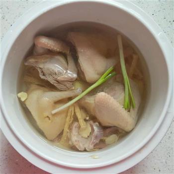 参芪猴菇炖乳鸽怎么做，参芪猴菇炖乳鸽怎么做好吃，参芪猴菇炖乳鸽做法