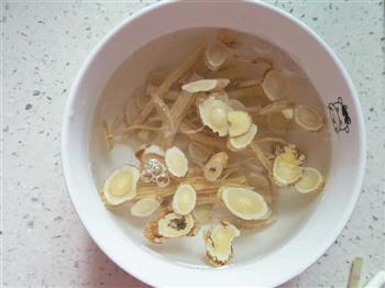 参芪猴菇炖乳鸽怎么做，参芪猴菇炖乳鸽怎么做好吃，参芪猴菇炖乳鸽做法