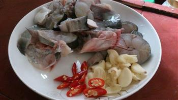 焖鲶鱼怎么做，焖鲶鱼怎么做好吃，焖鲶鱼做法