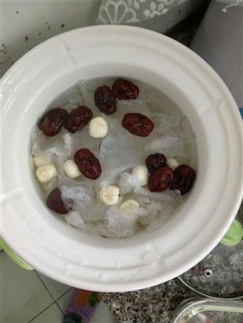 红糖银耳莲子汤怎么做，红糖银耳莲子汤怎么做好吃，红糖银耳莲子汤做法