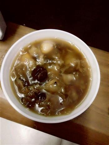 红糖银耳莲子汤怎么做，红糖银耳莲子汤怎么做好吃，红糖银耳莲子汤做法