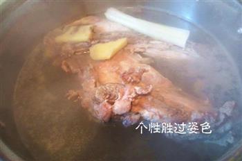 清炖果蔬骨头汤怎么做，清炖果蔬骨头汤怎么做好吃，清炖果蔬骨头汤做法