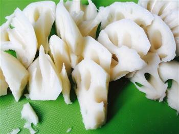 排骨莲藕胡萝卜汤怎么做，排骨莲藕胡萝卜汤怎么做好吃，排骨莲藕胡萝卜汤做法