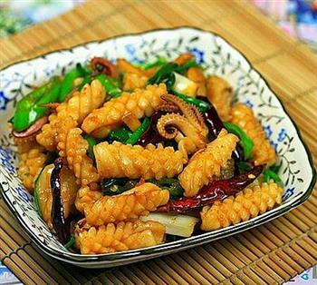 姜葱爆鲜鱿怎么做，姜葱爆鲜鱿怎么做好吃，姜葱爆鲜鱿做法