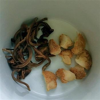 双菇鸡汤 怎么做，双菇鸡汤 怎么做好吃，双菇鸡汤 做法